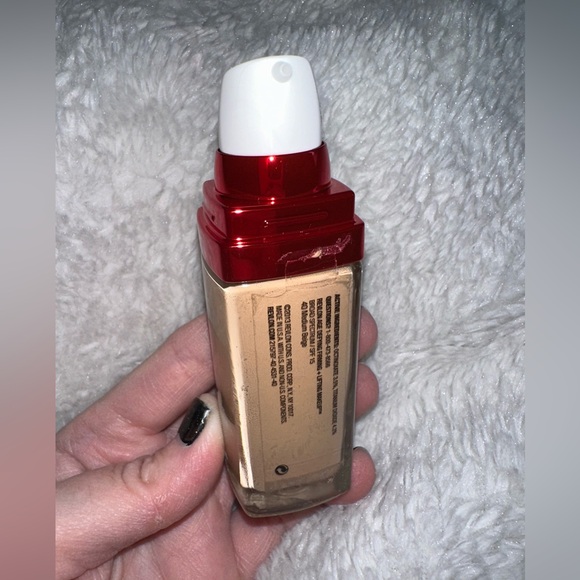 New Revlon Liquid Foundation, Age Defying 3XFace Makeup, Anti-Aging and Firming - Picture 16 of 16